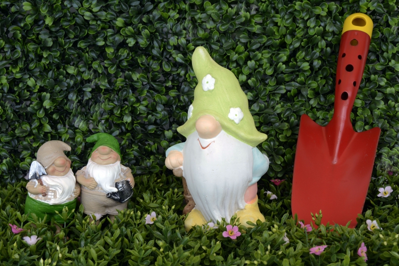 jardinerie-PIERREFEU-min_garden-gnome-1404358